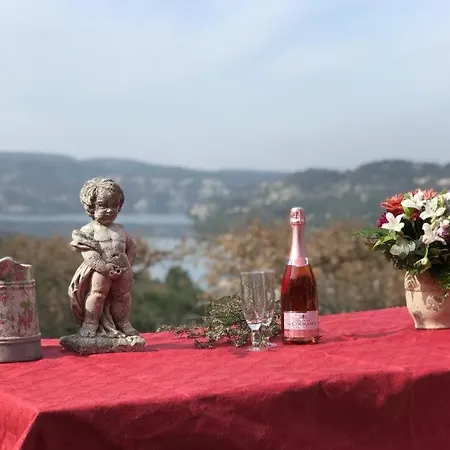 Domaine Du Lacs D'Amour *